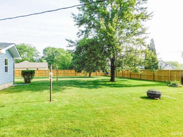 2363 N Oak Dr, Bluffton, IN 46714 - fenced backyard featuring an outdoor fire pit