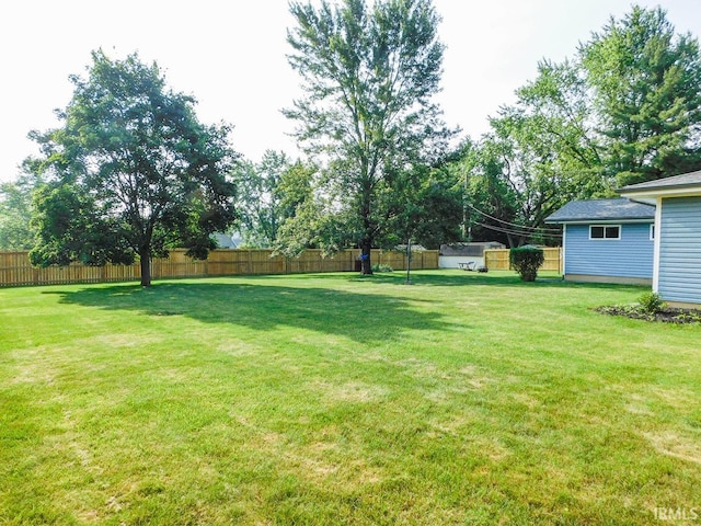 2363 N Oak Dr, Bluffton, IN 46714 - view of yard