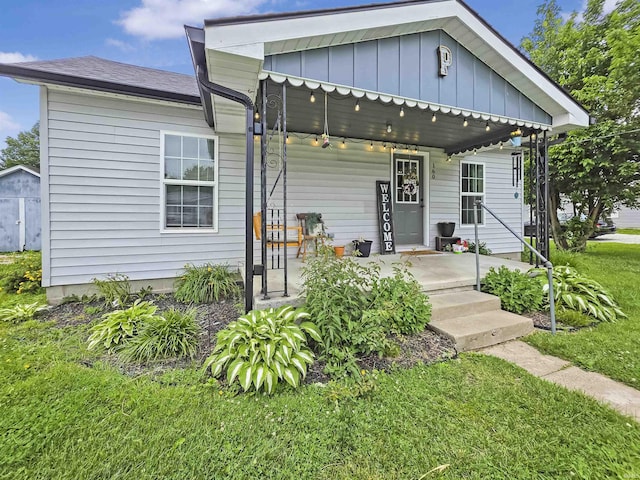 160 SW 5th St, Linton, IN 47441 - view of front of home with covered porch, board and batten siding, and a front yard