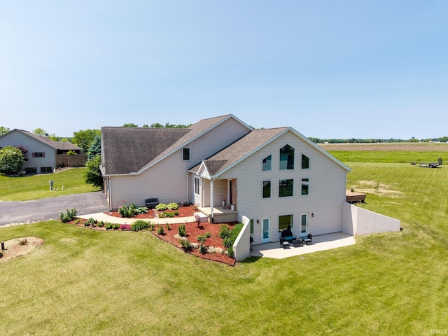 4609 N Sheldon Dr, Churubusco, IN 46723 - view of front of house with a patio, a front yard, and a shingled roof
