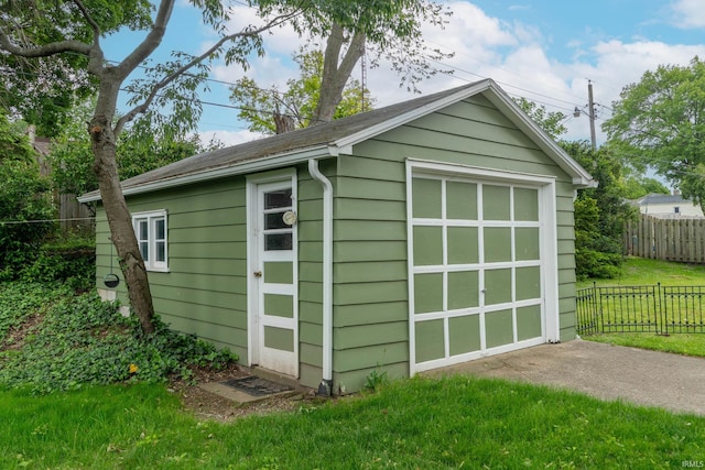 3314 Whitcomb Ave, South Bend, IN 46614 - view of outbuilding featuring asphalt driveway