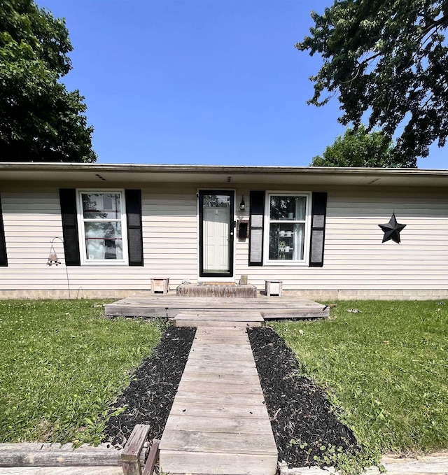 1818 N Indiana Ave, Kokomo, IN 46901 - view of front of property with a front lawn