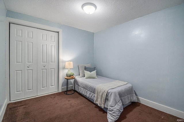 773 N E St, Wabash, IN 46992 - bedroom featuring carpet flooring, a textured ceiling, a closet, and baseboards