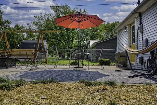 1439 W Central Ave, Bluffton, IN 46714 - view of yard featuring a patio area