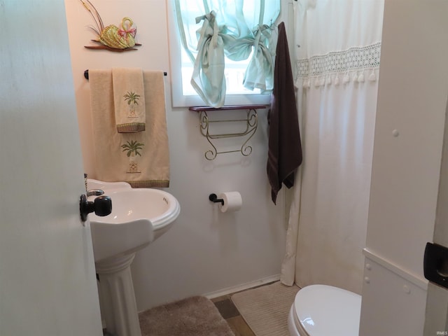 303 S Lenfesty Ave, Marion, IN 46952 - full bath featuring toilet, a shower with shower curtain, and tile patterned floors