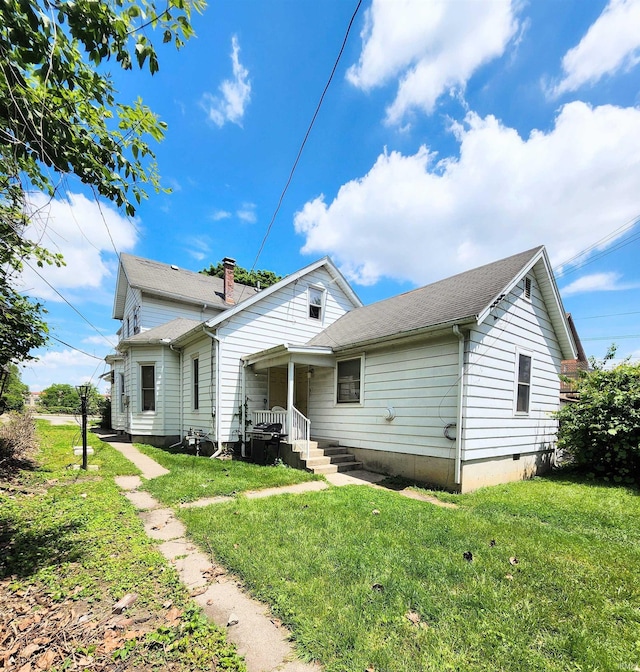 708 Columbia Ave, Fort Wayne, IN 46805 - view of front of property featuring a front yard and crawl space