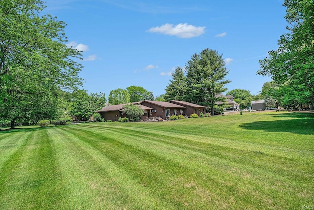 2027 Deer Trl, Warsaw, IN 46580 - view of green lawn