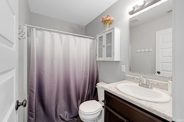 15926 Continental Dr, Huntertown, IN 46748 - full bath featuring vanity, toilet, curtained shower, and a textured ceiling
