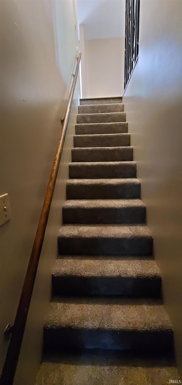 1609 Gordon Dr, Kokomo, IN 46902 - view of stairway