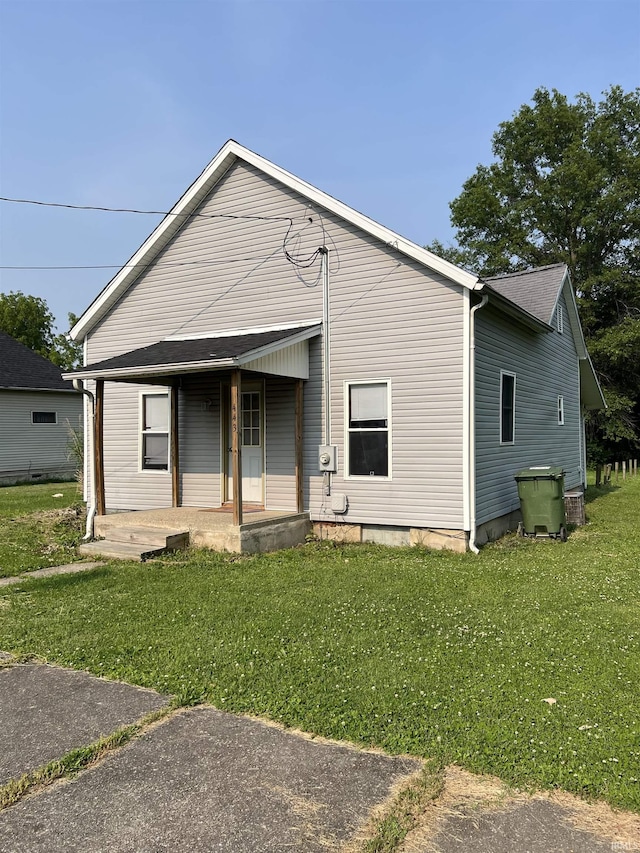 443 S State St, Sullivan, IN 47882 - bungalow with a porch and a front yard