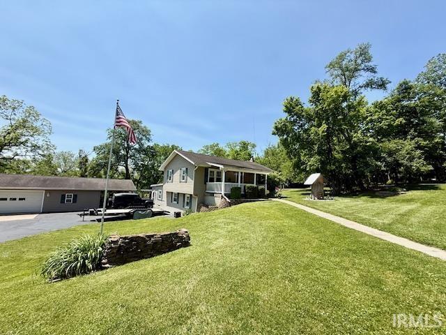 981 Keyser Ln, Richmond, IN 47374 - view of front of house featuring a front yard and asphalt driveway