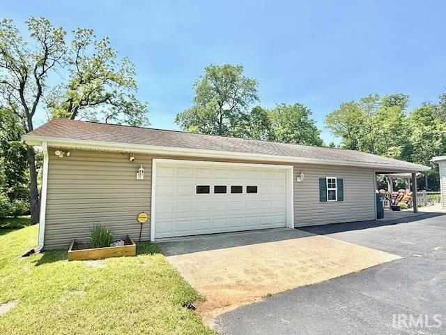981 Keyser Ln, Richmond, IN 47374 - view of garage