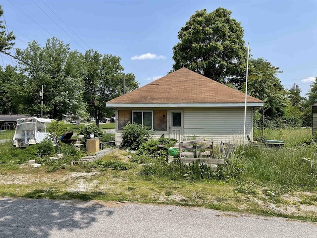 380 S Meridian Rd, Mitchell, IN 47446 - view of side of home featuring a shingled roof