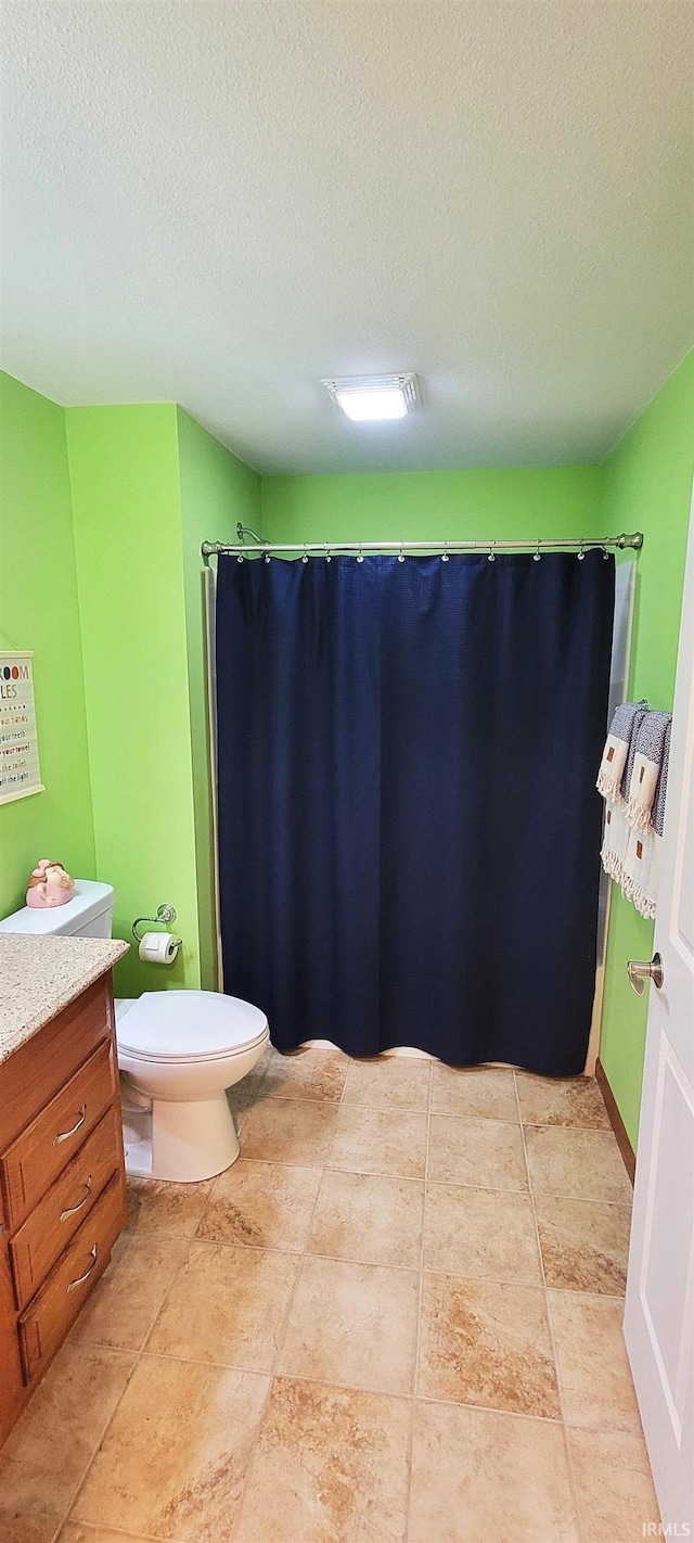 360 E 350 Rd N, Warsaw, IN 46582 - bathroom featuring toilet, vanity, a textured ceiling, and curtained shower