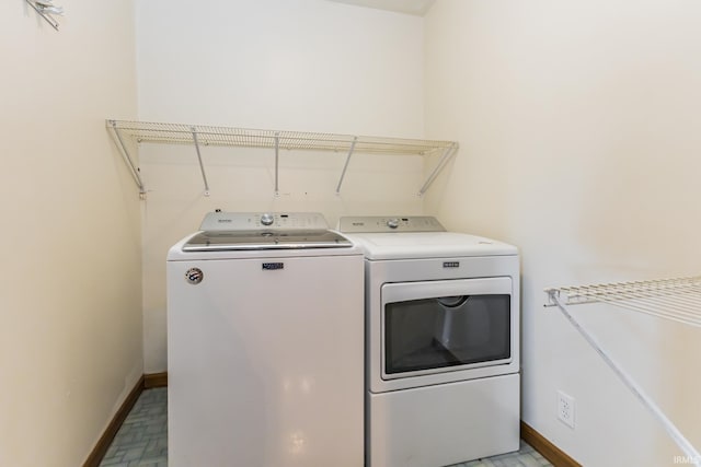 7782 S Warren Rd, Warren, IN 46792 - laundry room with washing machine and clothes dryer and baseboards