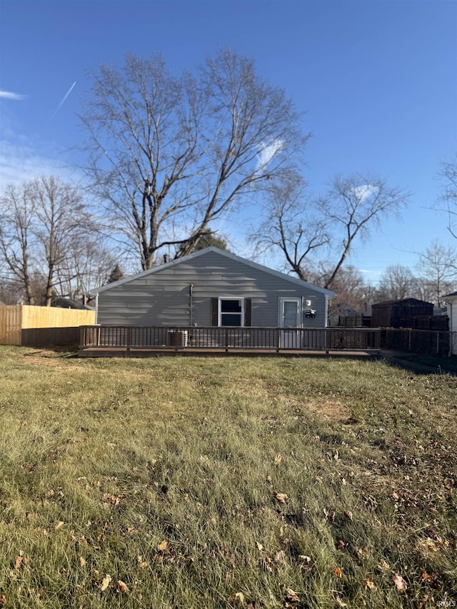 1406 N Philips St, Kokomo, IN 46901 - back of property featuring a wooden deck