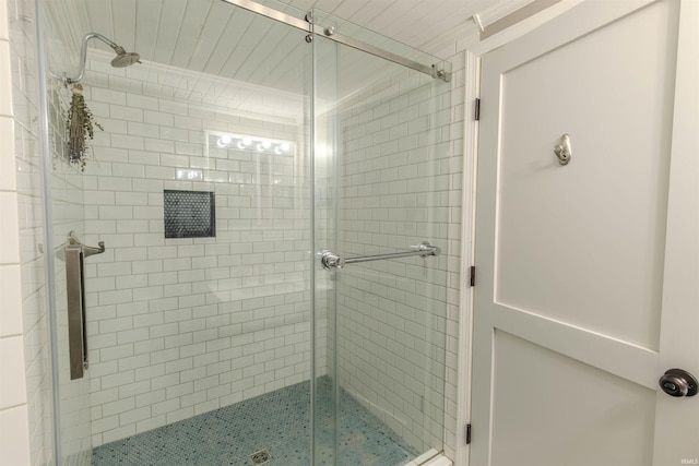 11382 N Biscayne Ln, Cromwell, IN 46732 - full bathroom featuring a shower stall