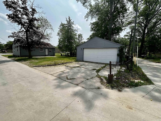 4314 Smith St, Fort Wayne, IN 46806 - view of detached garage