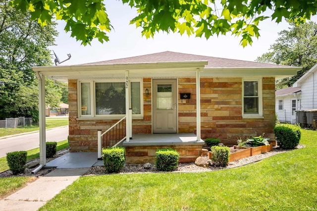 922 N Broadway St, Seymour, IN 47274 - view of front facade featuring a front lawn, a porch, and roof with shingles