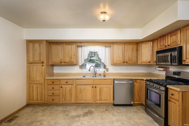 922 N Broadway St, Seymour, IN 47274 - kitchen featuring stainless steel appliances, a sink, light countertops, and baseboards