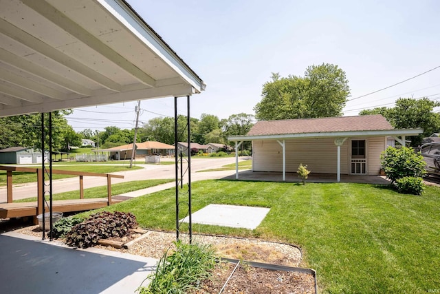 922 N Broadway St, Seymour, IN 47274 - view of green lawn with a porch