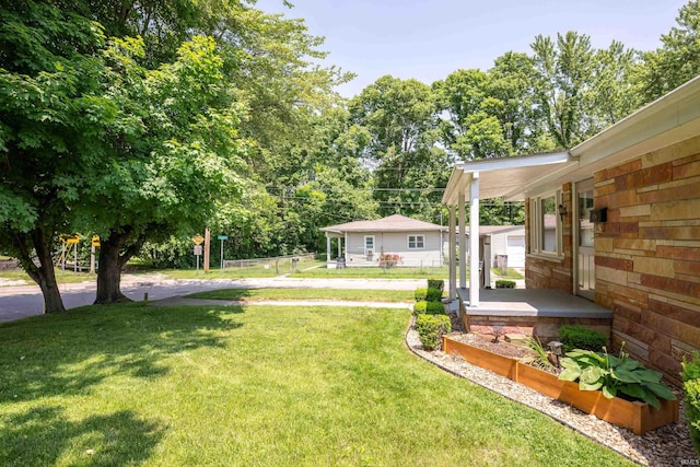 922 N Broadway St, Seymour, IN 47274 - view of grassy yard