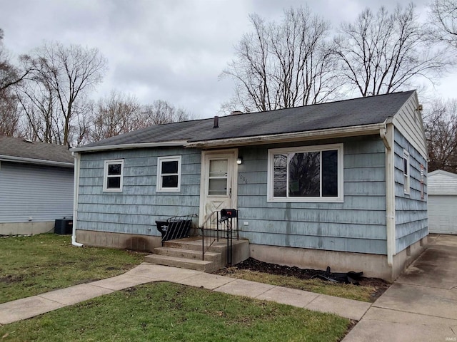 1006 W Rose St, South Bend, IN 46616 - view of front of house with a front lawn, a garage, and central AC unit