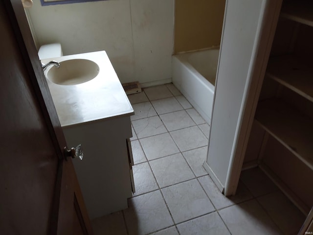 1006 W Rose St, South Bend, IN 46616 - bathroom featuring vanity, tile patterned floors, and a tub