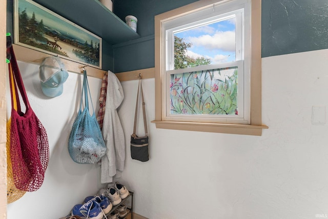 1712 High St, Fort Wayne, IN 46808 - view of mudroom