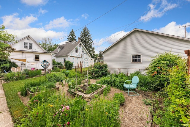 1712 High St, Fort Wayne, IN 46808 - view of yard with a garden