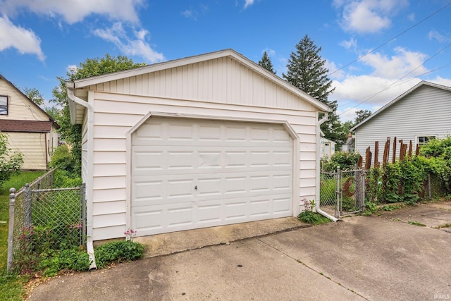 1712 High St, Fort Wayne, IN 46808 - detached garage with a gate
