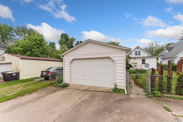 1712 High St, Fort Wayne, IN 46808 - detached garage with a gate