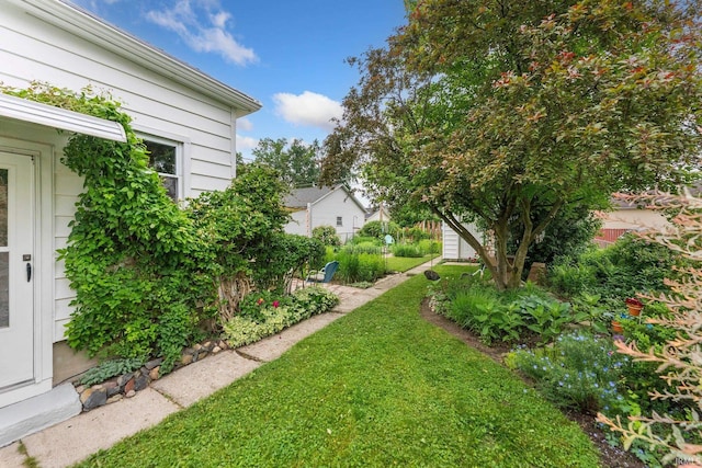 1712 High St, Fort Wayne, IN 46808 - view of grassy yard