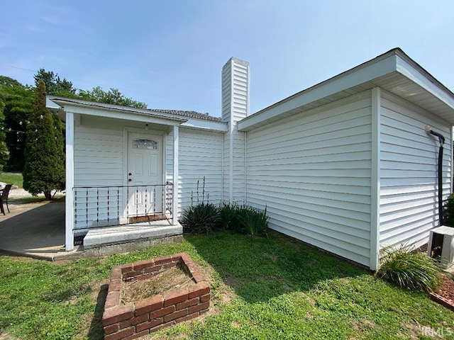 138 N Harrison St, Bloomfield, IN 47424 - doorway to property with a chimney