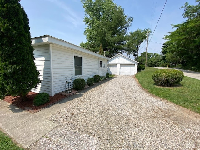 138 N Harrison St, Bloomfield, IN 47424 - view of side of property featuring an outbuilding and a garage