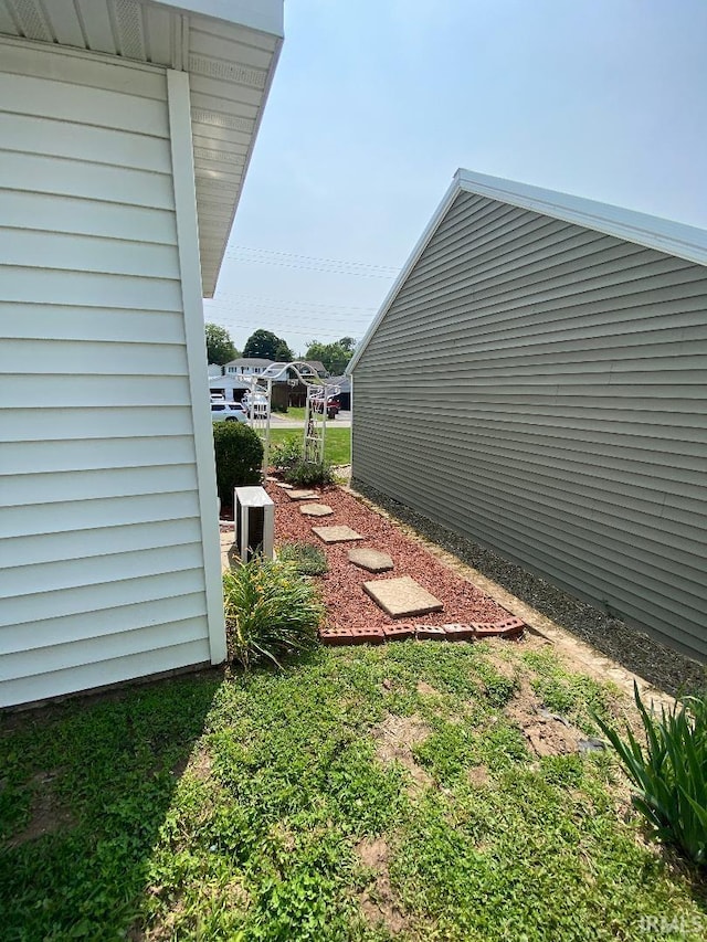 138 N Harrison St, Bloomfield, IN 47424 - view of yard