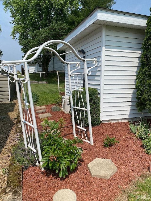138 N Harrison St, Bloomfield, IN 47424 - view of yard