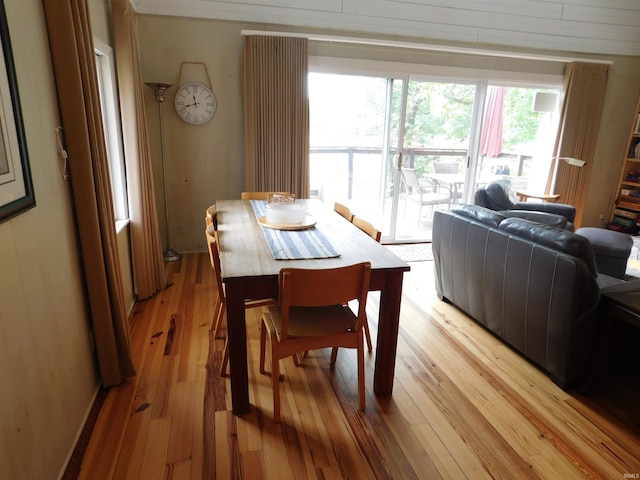 9381 E Promontory Point Dr, Syracuse, IN 46567 - dining area with light wood-style flooring