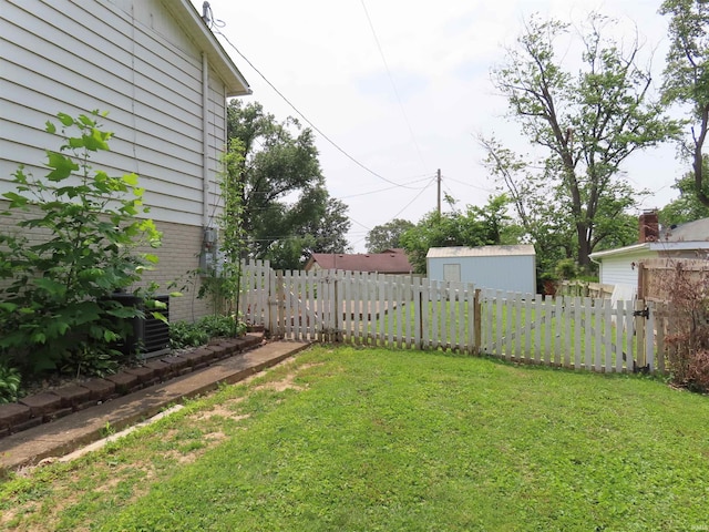 3910 Stringtown Rd, Evansville, IN 47711 - view of yard featuring an outdoor structure