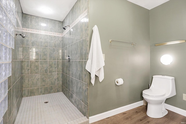 6655 Gopher Dr, Nineveh, IN 46164 - bathroom with a tile shower, toilet, wood finished floors, and baseboards