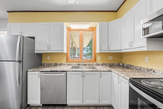 4294 E Defreese Rd, Syracuse, IN 46567 - kitchen with stainless steel appliances, a sink, and white cabinetry
