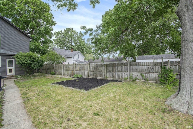629 E 3rd St, Mishawaka, IN 46544 - view of yard