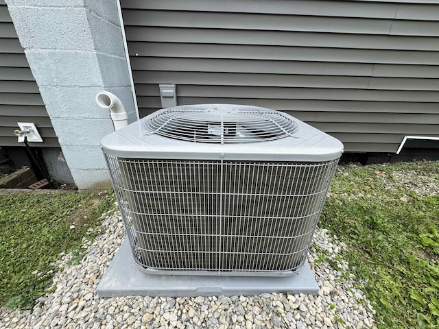 1114 N College St, Veedersburg, IN 47987 - exterior view of cooling unit