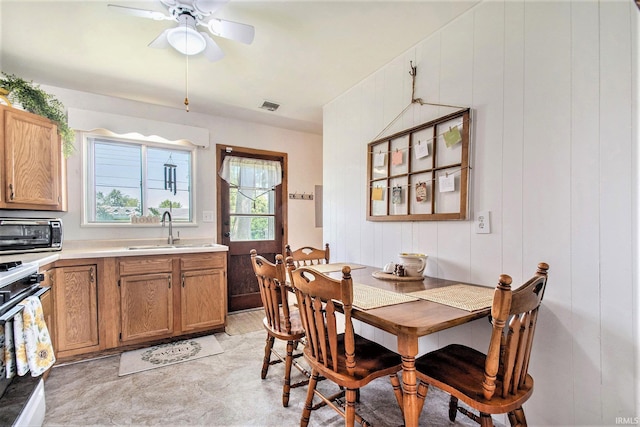 5209 Sunnyfield Pl, South Bend, IN 46619 - dining area featuring ceiling fan
