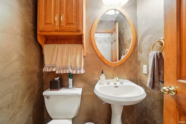 6011 W Wallen Rd, Fort Wayne, IN 46818 - bathroom with toilet