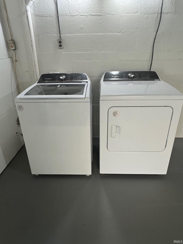701 Ravine Park Blvd, Attica, IN 47918 - laundry area featuring washing machine and dryer