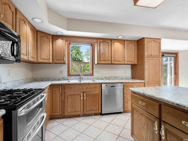 509 Water Meade Pl, Fort Wayne, IN 46825 - kitchen with stainless steel appliances, a sink, light countertops, and recessed lighting