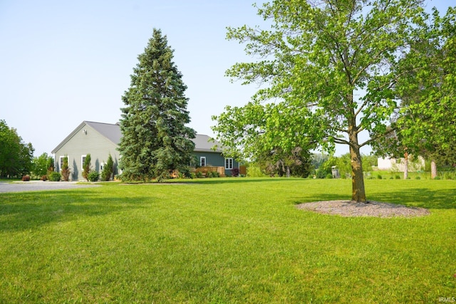 7458 E Lincolnway Rd, Columbia City, IN 46725 - view of green lawn