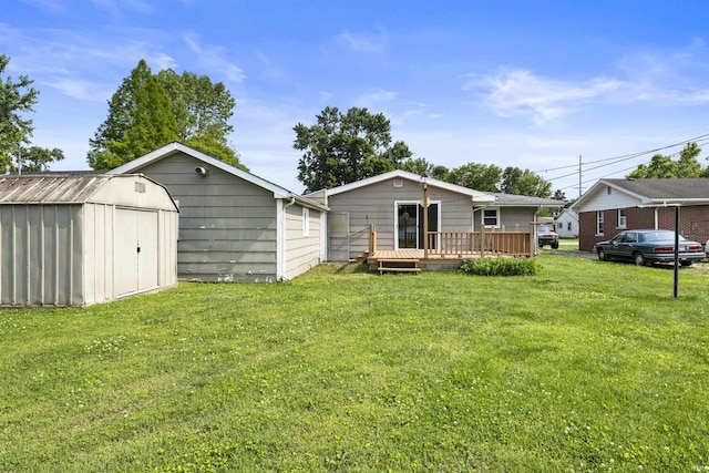 1209 E Water St, Mount Vernon, IN 47620 - back of property featuring a deck and a yard