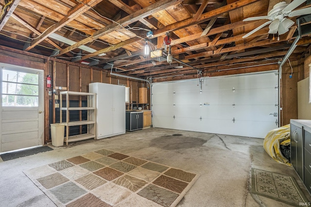 8056 E N Rd, Syracuse, IN 46567 - garage featuring a ceiling fan